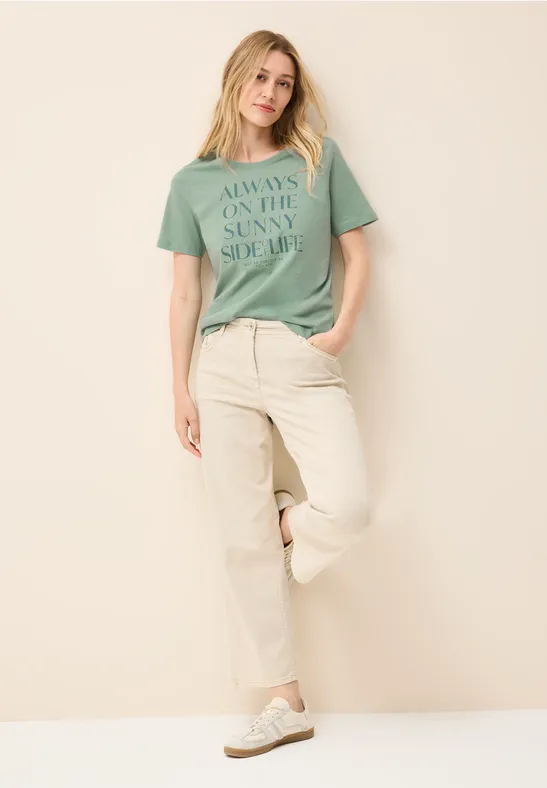 Shirt mit Wording Artwork matcha green