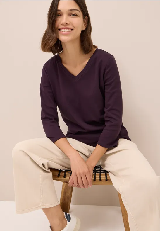 Basic V-Neck Shirt eggplant red