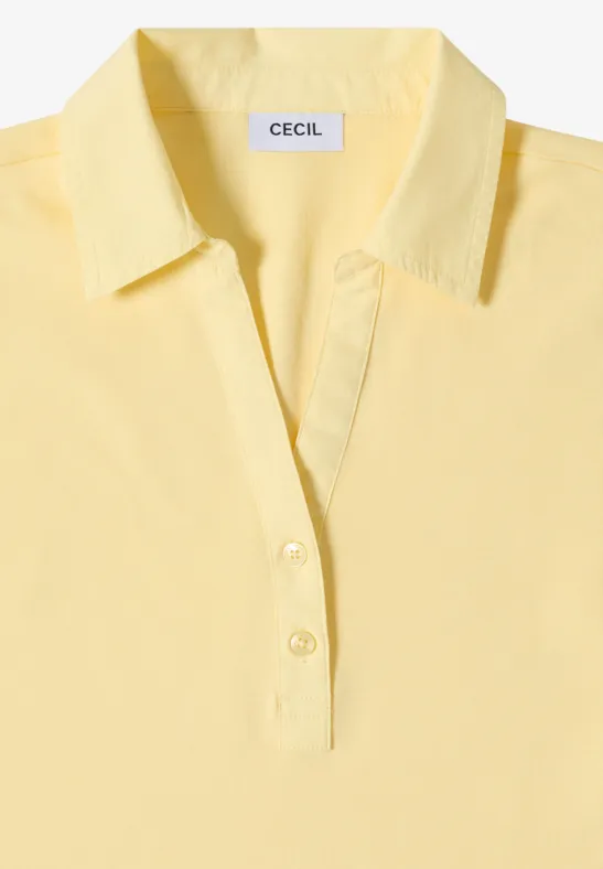 Gelbes Poloshirt mit Kragen, kurzer Knopfleiste und CECIL-Label.