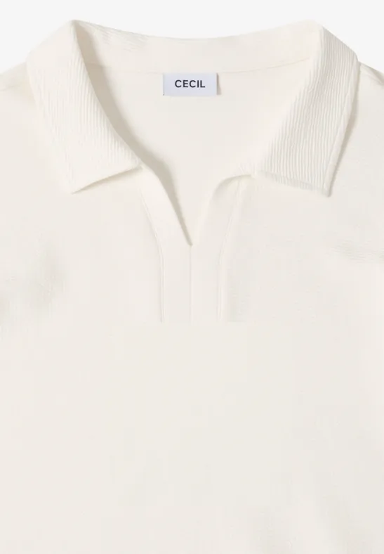 Weißes Strick-Poloshirt mit offenem Kragen und CECIL-Label.