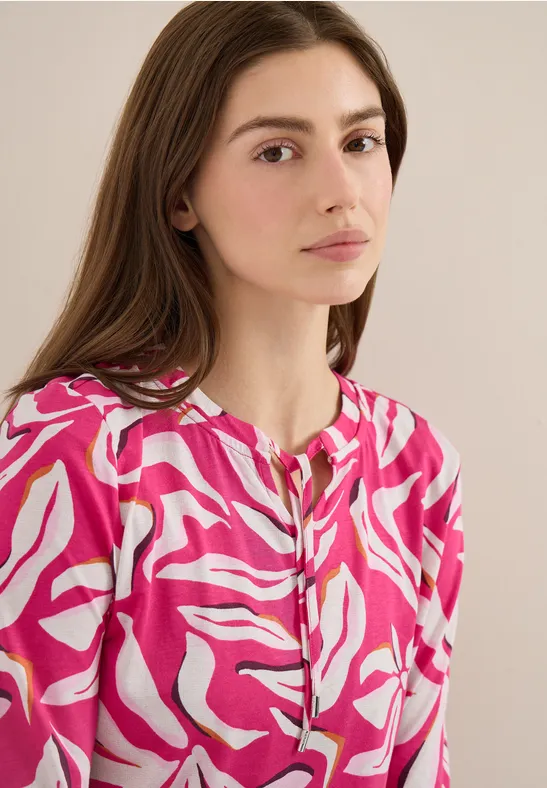 Shirt mit Split Neck und Print beetroot pink