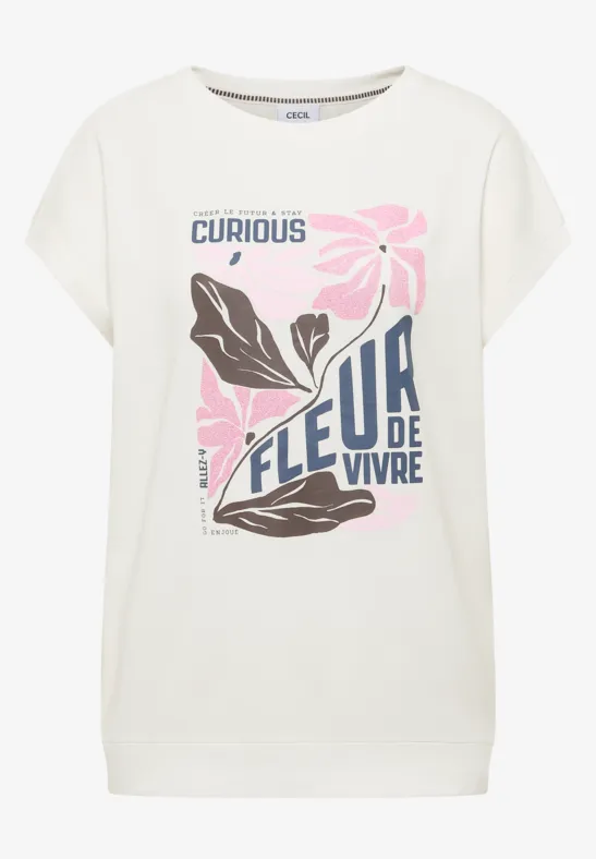 Weißes T-Shirt mit floralem Print und dem Schriftzug 'Curious Fleur de Vivre' in Blau und Rosa.