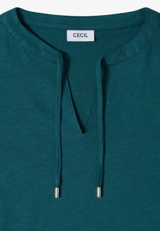 Lockeres, dunkelgrünes Langarmshirt mit V-Schlitz, Bindebändern am Kragen, Etikett 'CECIL'.