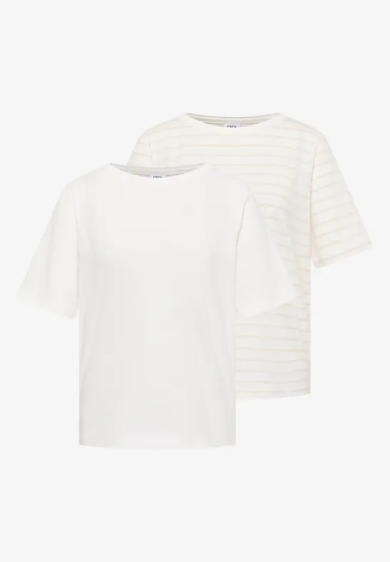 Zwei lockere T-Shirts: eines uni weiß, das andere weiß mit dünnen, dezenten Streifen.