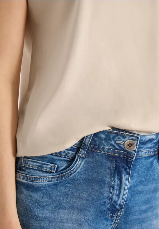 T-Shirt mit V-Neck und Spitzendetail pearl beige