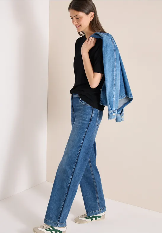 Kurzarm T-Shirt mit U-Boot-Ausschnitt Black