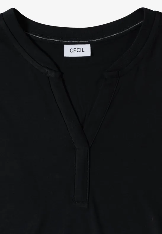 Schwarzes Langarmshirt mit kleinem V-Ausschnitt und weißem CECIL-Label am Kragen.