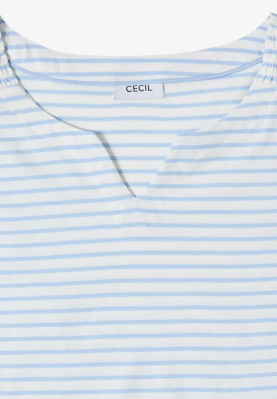 T-shirt blanc à fines rayures bleues, encolure en V avec étiquette 'CECIL'