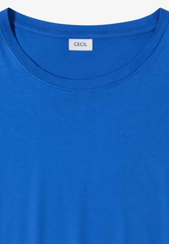 Un t-shirt simple bleu à col rond avec étiquette de marque.