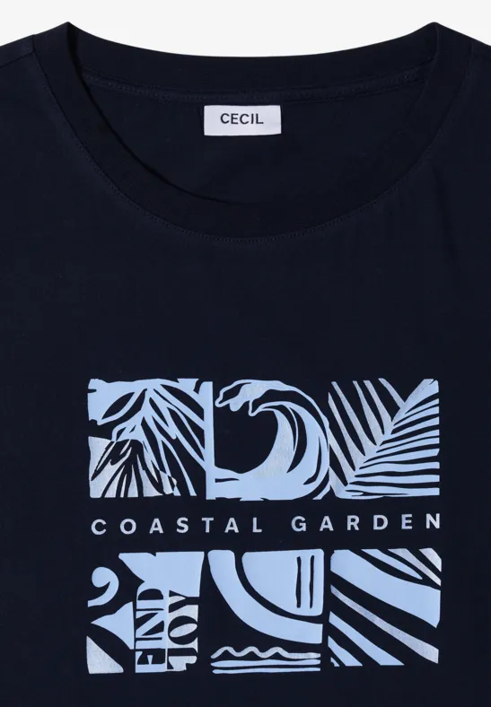 Dunkelblaues T-Shirt mit tropischen Blatt- und Wellenmustern sowie Aufdruck 'COASTAL GARDEN' unter dem Label 'CECIL'