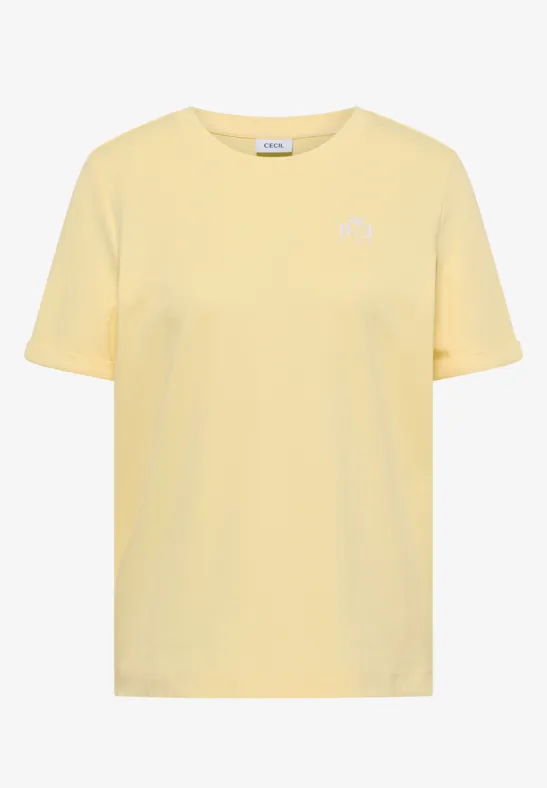 T-shirt jaune pâle à manches courtes avec petit logo blanc sur la poitrine.