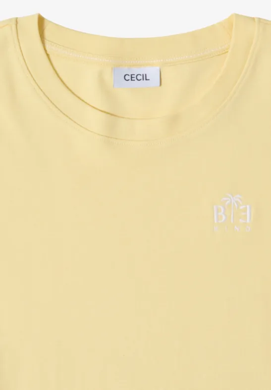 T-shirt jaune clair à col rond avec petit logo blanc sur la poitrine