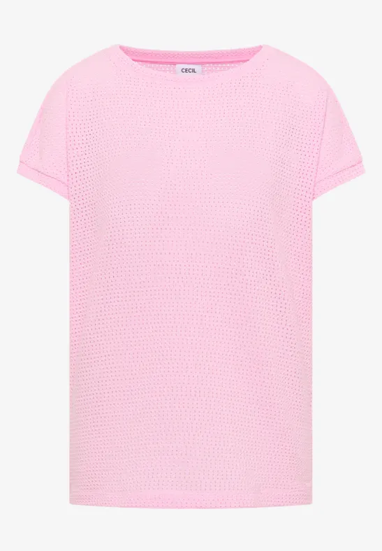 Un t-shirt à manches courtes rose pastel au tissu légèrement texturé.