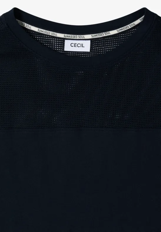 Dunkelblaues T-Shirt mit rundem Ausschnitt und transparentem Mesh-Oberteil, Markenlabel 'Cecil' im Nacken.