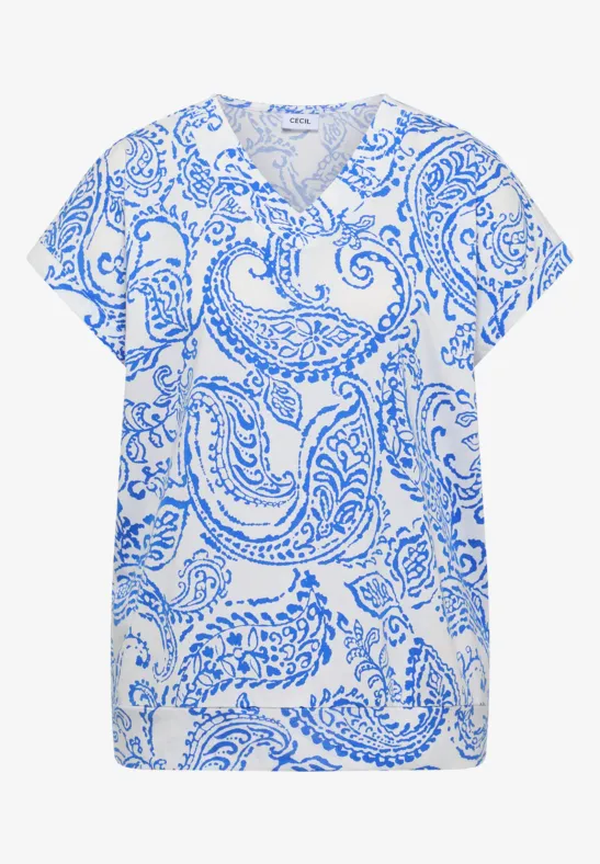 Weißes T-Shirt mit V-Ausschnitt und blauem Paisley-Muster.
