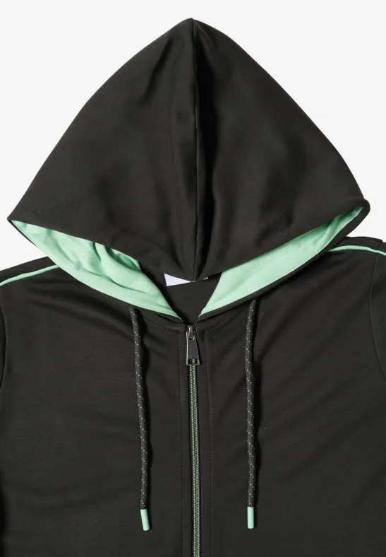 Schwarzer Kapuzenpullover mit Reißverschluss und mintgrüner Innenkapuze.