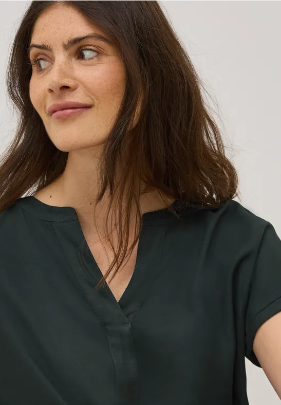 Bluse in Unifarbe ink green