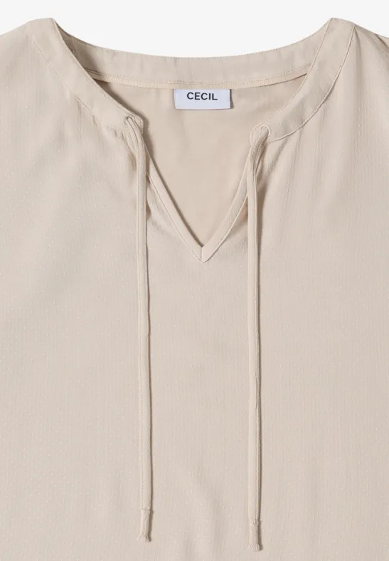 Beige Bluse von CECIL mit V-Ausschnitt und Kordelzug, aus leichtem, fließendem Stoff.