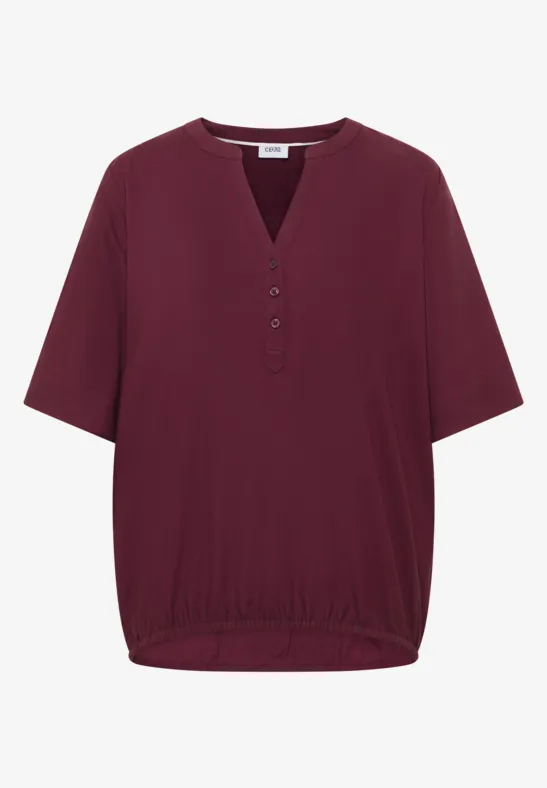 Weinrotes Damen-Shirt mit V-Ausschnitt, kurzer Knopfleiste, halblangen Ärmeln und elastischem Saum.