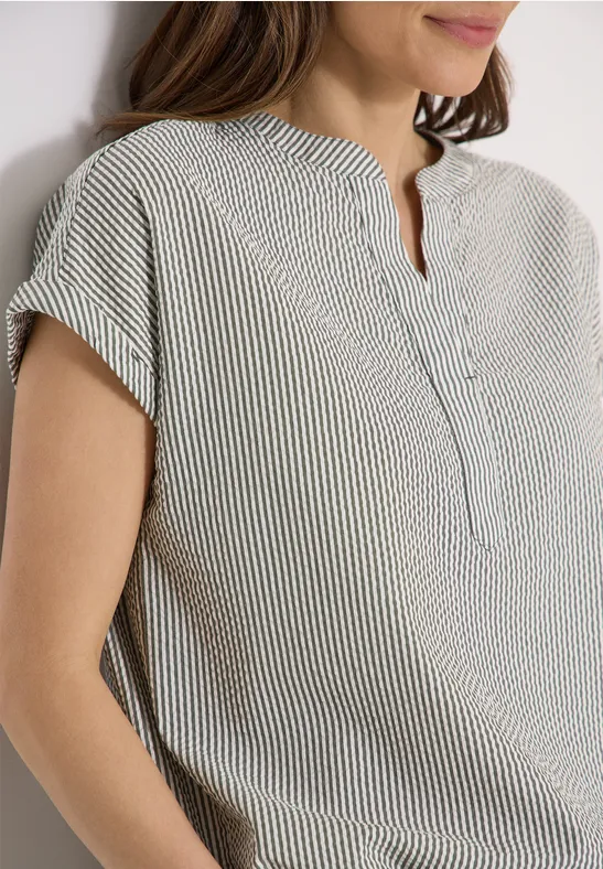 Bluse mit Split Neck in Seersuckerqualität khaki