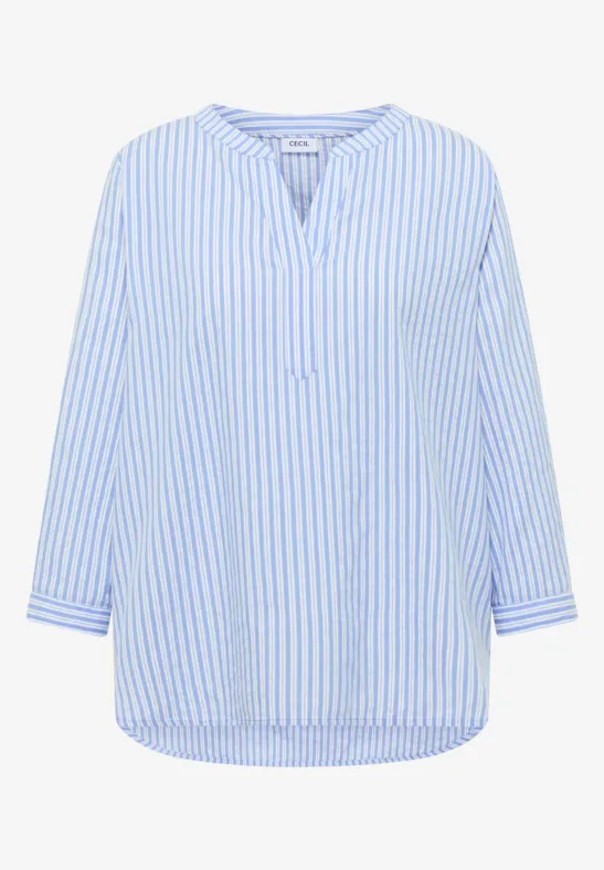 Bluse mit blau-weißen Streifen, V-Ausschnitt und 3/4-Ärmeln.