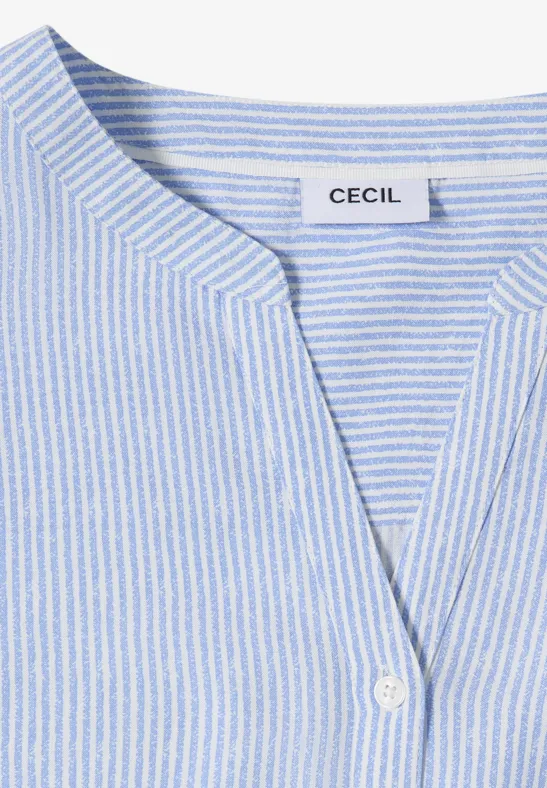 Hellblaue Bluse mit feinen weißen Streifen, V-Ausschnitt und 'CECIL'-Label am Kragen