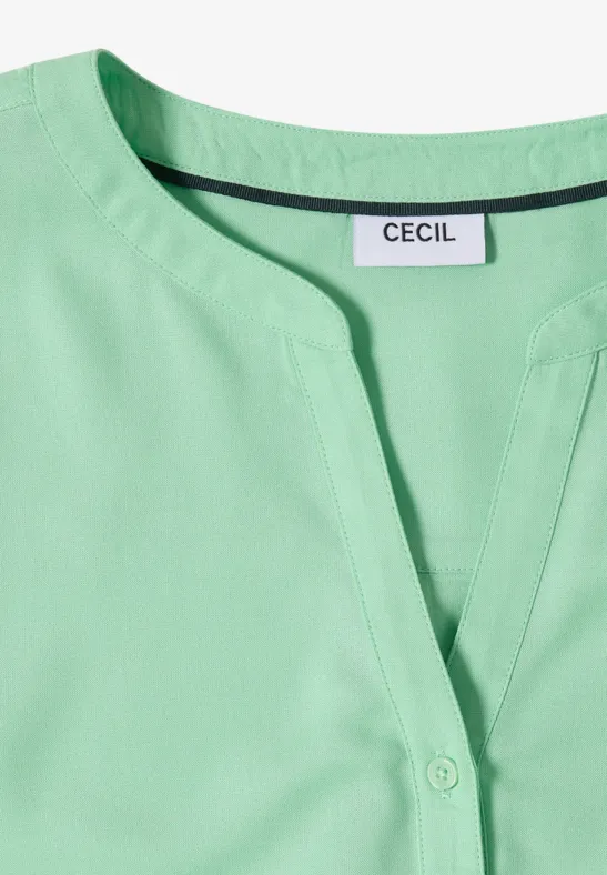 Chemisier vert menthe avec encolure arrondie, fente en V, bouton et étiquette 'CECIL'