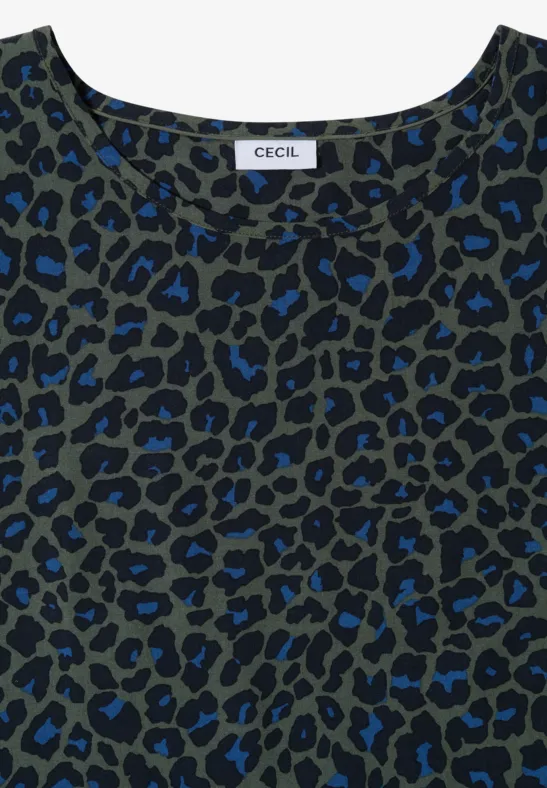 T-shirt à manches longues vert foncé à motif léopard bleu et noir, col rond.