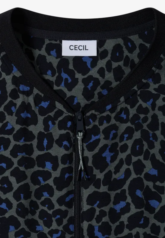 Gefaltete Damen-Strickjacke mit Reißverschluss und blau-grauem Leopardenmuster von CECIL.