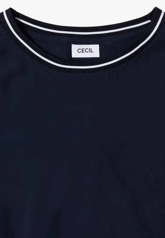 T-shirt bleu marine à encolure ronde blanche, étiquette 'CECIL' à l'intérieur du col.