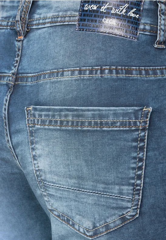 Loose Fit Jeans in 7/8 mid blue used wash