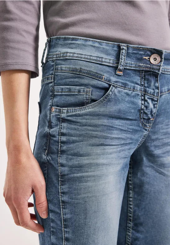 Loose Fit Jeans in 7/8 mid blue used wash