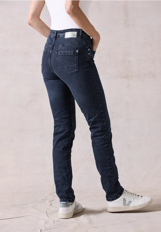 Jeans à la coupe slim blue black used wash