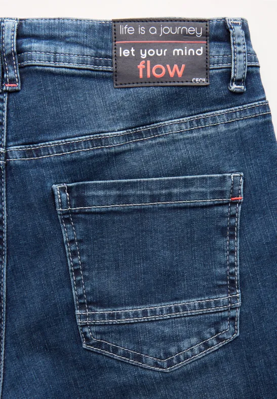 Jeans mit Patch Pockets dark blue random wash