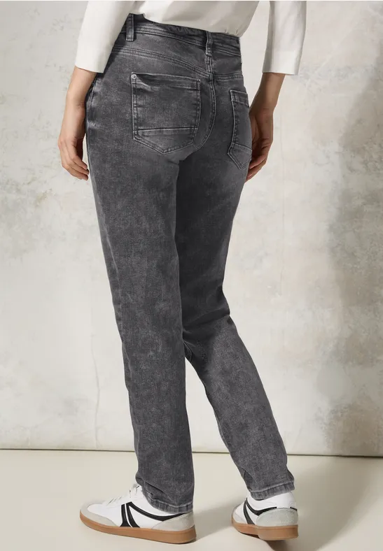 Jeans en coupe casual black used wash
