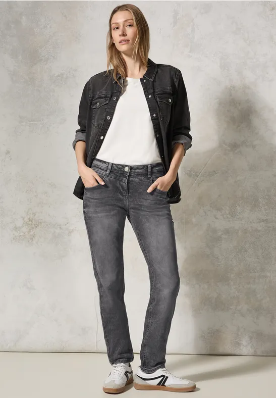 Jeans en coupe casual black used wash