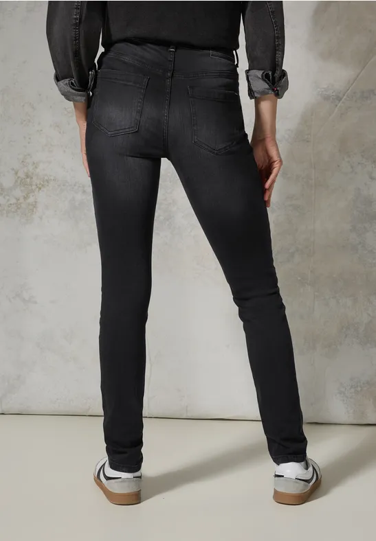 Jeans à la coupe slim black used wash
