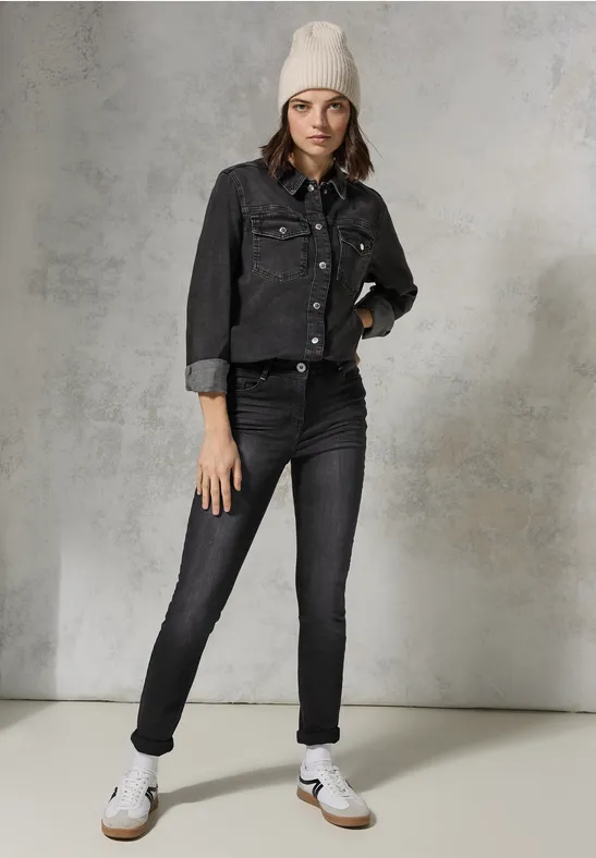 Jeans à la coupe slim black used wash