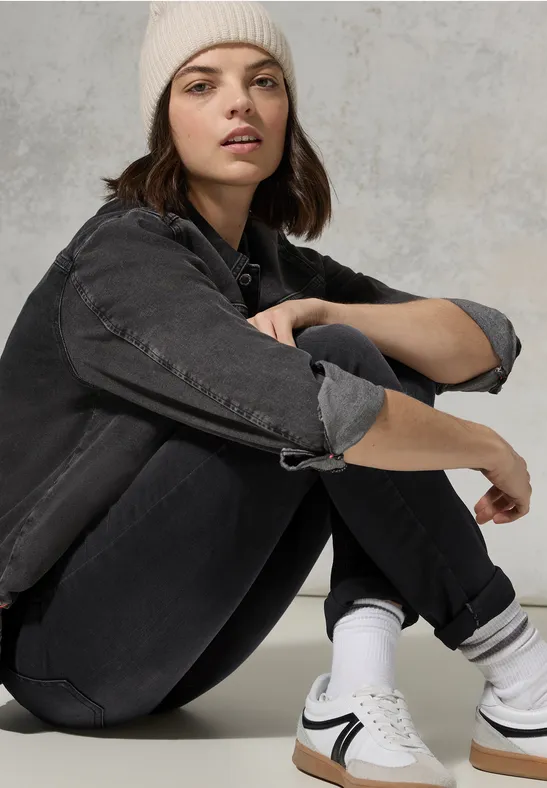 Jeans à la coupe slim black used wash