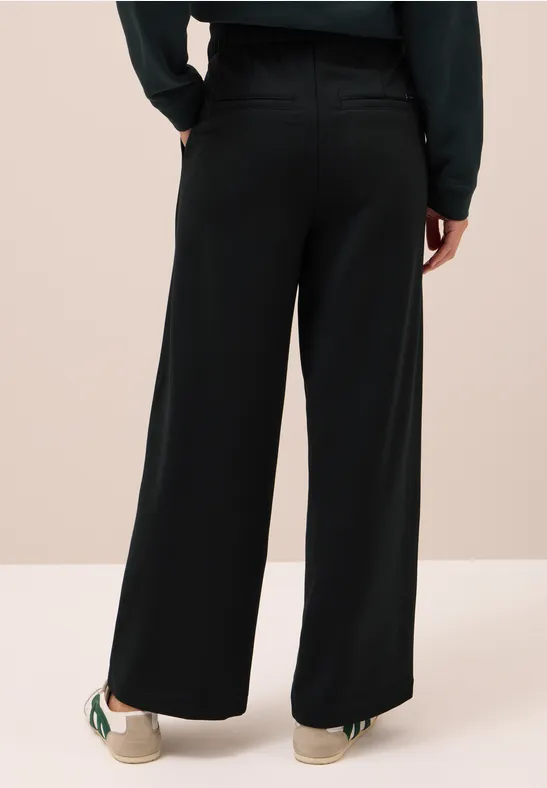 Straight Leg Hose Black