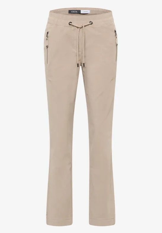 Cordhose im Causal Fit eggshell white