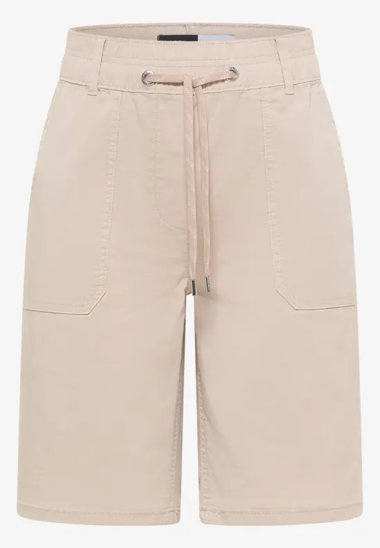 Beige Bermudashorts mit Tunnelzug und aufgesetzten Taschen.