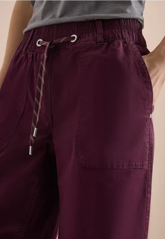 Lila Jogginghose mit Kordelzug, elastischem Bund und seitlichen Eingrifftaschen