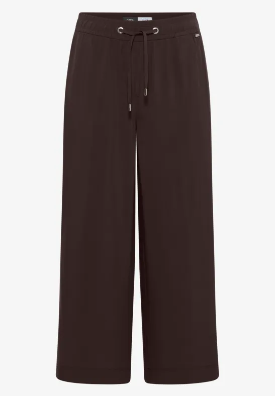 Schlichte, gerade geschnittene, dunkelbraune Hose mit weitem Bein und Tunnelzugbund.