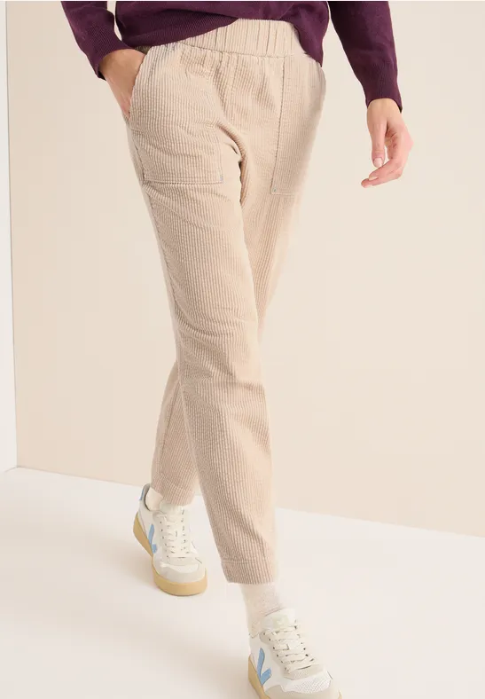 Sportive Loose Fit Cordhose oat milk beige