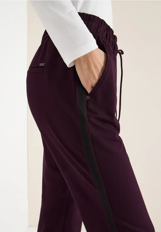 Hose mit Glitzer-Tape eggplant red