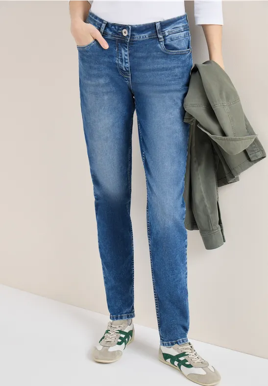 Damenjeans in mittlerer Waschung mit geradem Schnitt und Eingrifftaschen