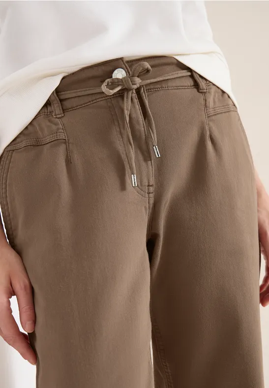 Mid Waist Slim Leg Hose im Loose Fit coffee taupe