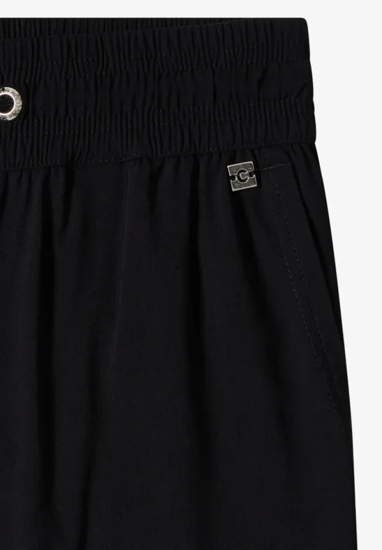 Schwarze Shorts mit elastischem Bund, Metallösen für Kordel und kleinem DG-Logo-Label an der Seite