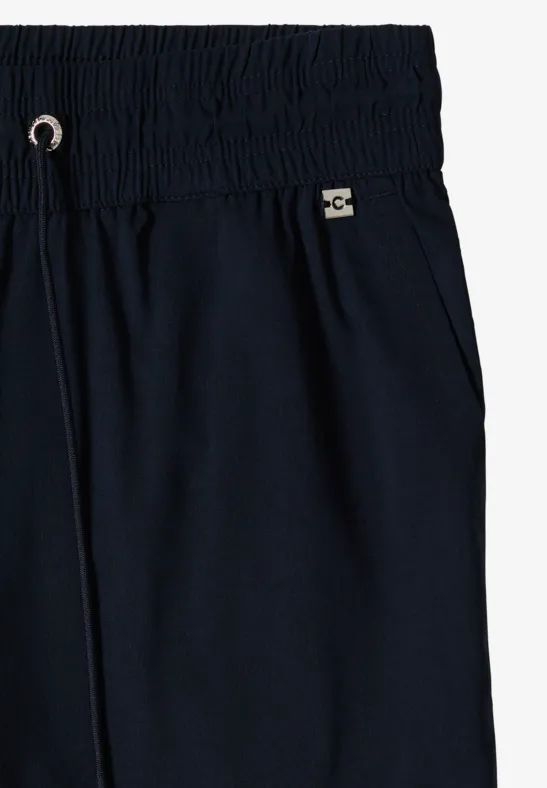 Dunkelblaue, bequeme Jogginghose mit elastischem Bund, Tunnelzug und seitlichen Taschen